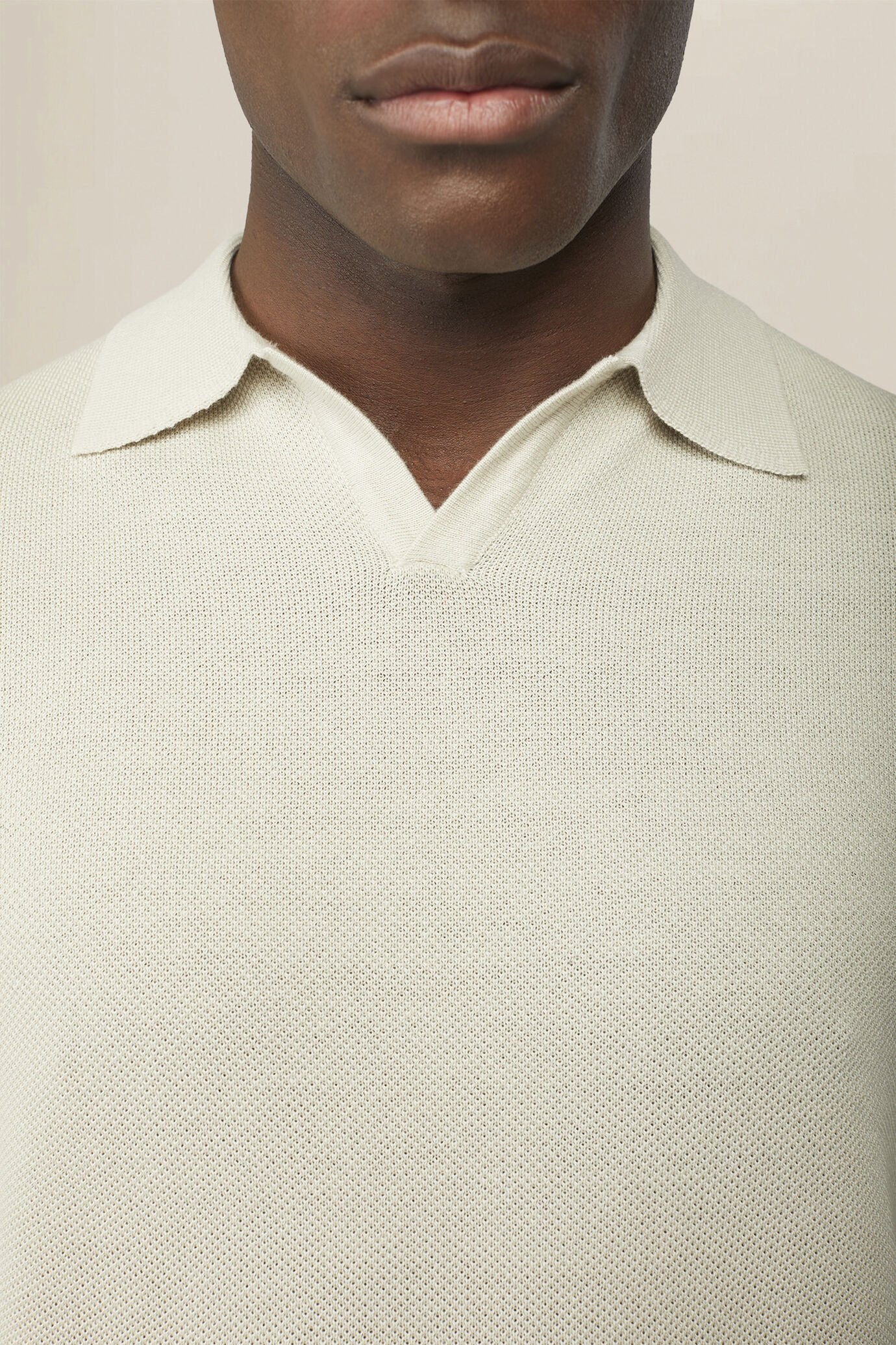 Men's polo shirt in 100% cotton honeycomb knit with Derby collar