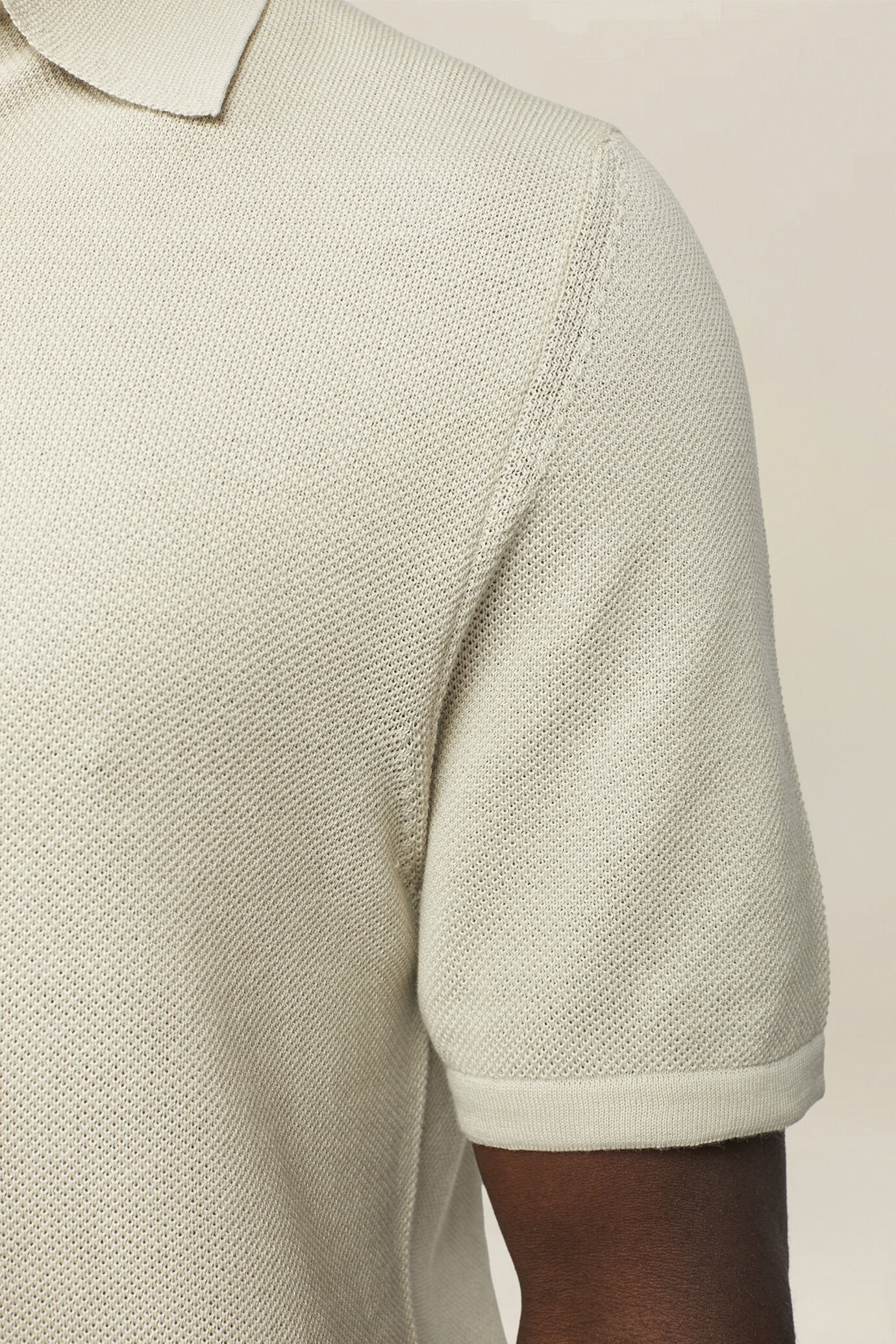 Men's polo shirt in 100% cotton honeycomb knit with Derby collar
