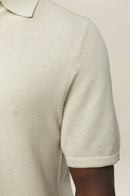 Men's polo shirt in 100% cotton honeycomb knit with Derby collar