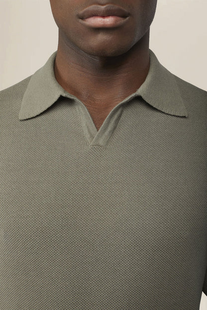 Men's polo shirt in 100% cotton honeycomb knit with Derby collar