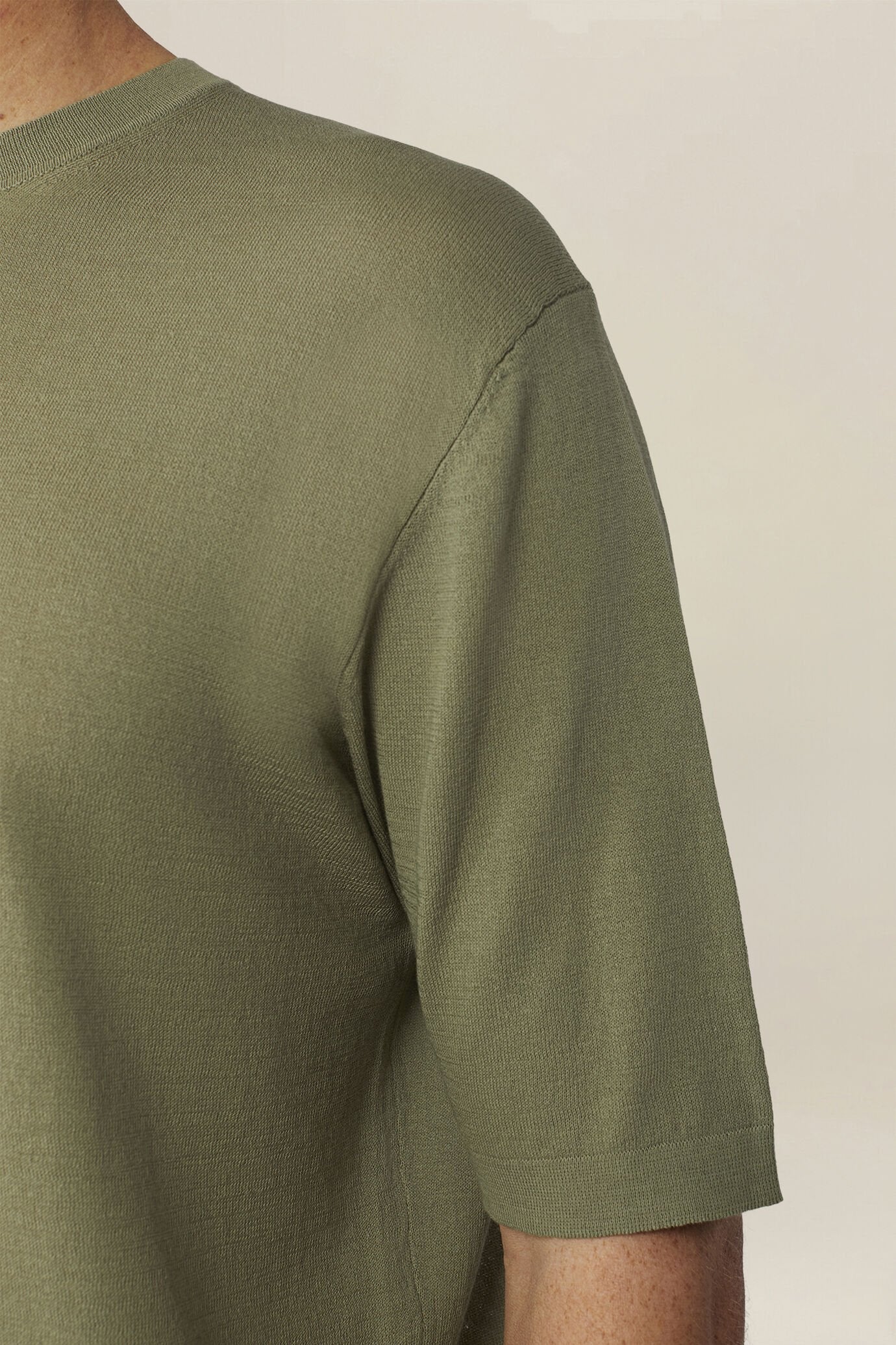 Men's knitted T-shirt in 100% cotton crepe