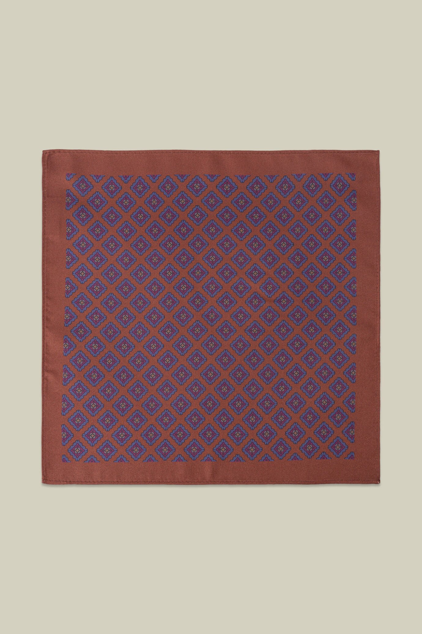 Men's pocket square with geometric pattern