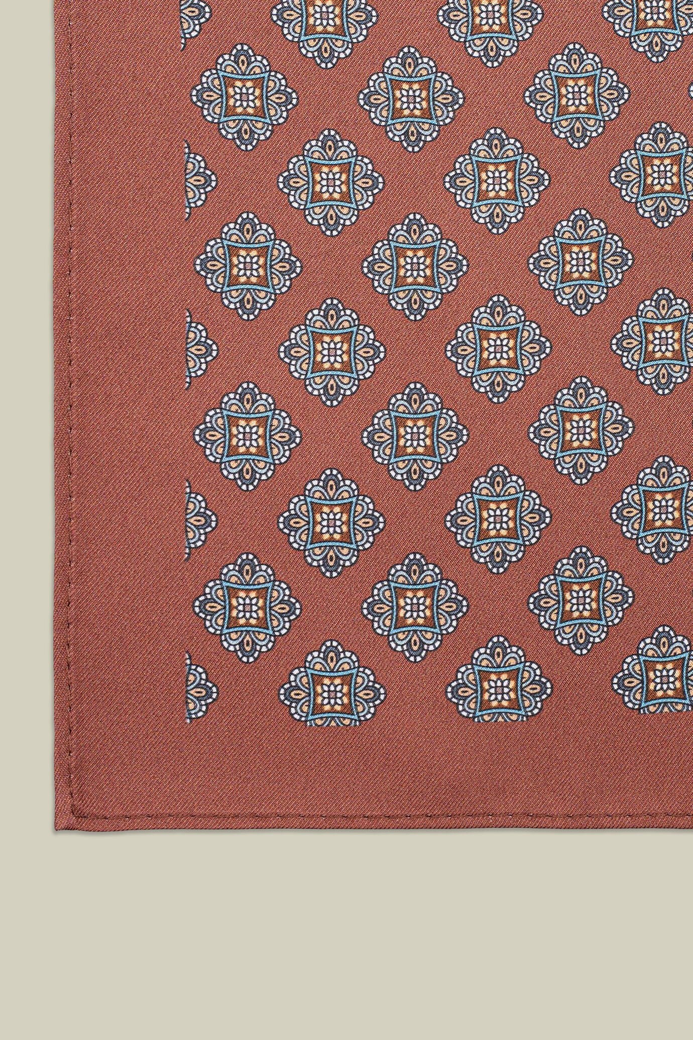 Men's pocket square with geometric pattern