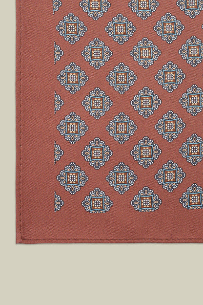Men's pocket square with geometric pattern