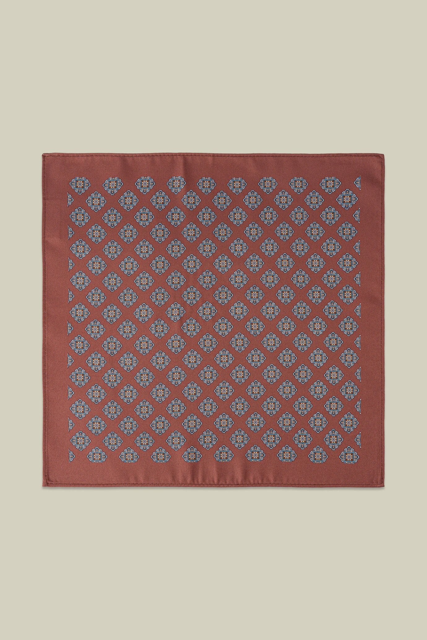 Men's pocket square with geometric pattern