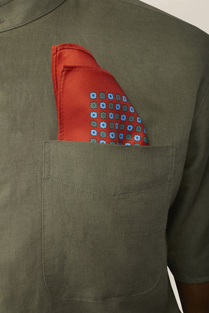 Men's pocket square with geometric pattern