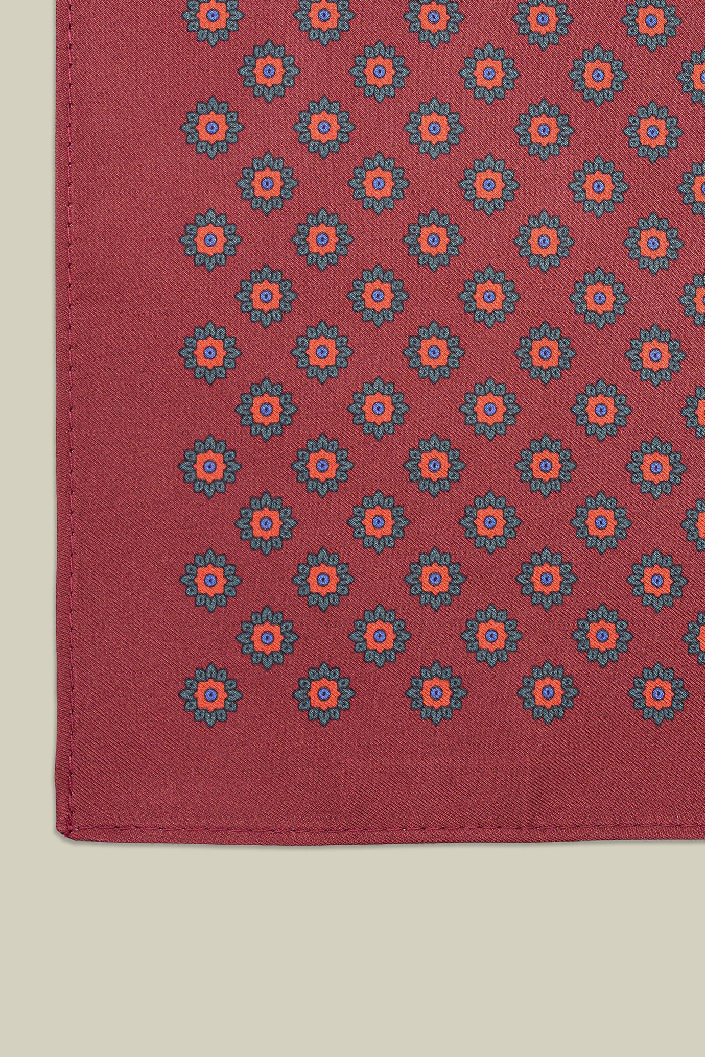 Men's pocket square with geometric pattern
