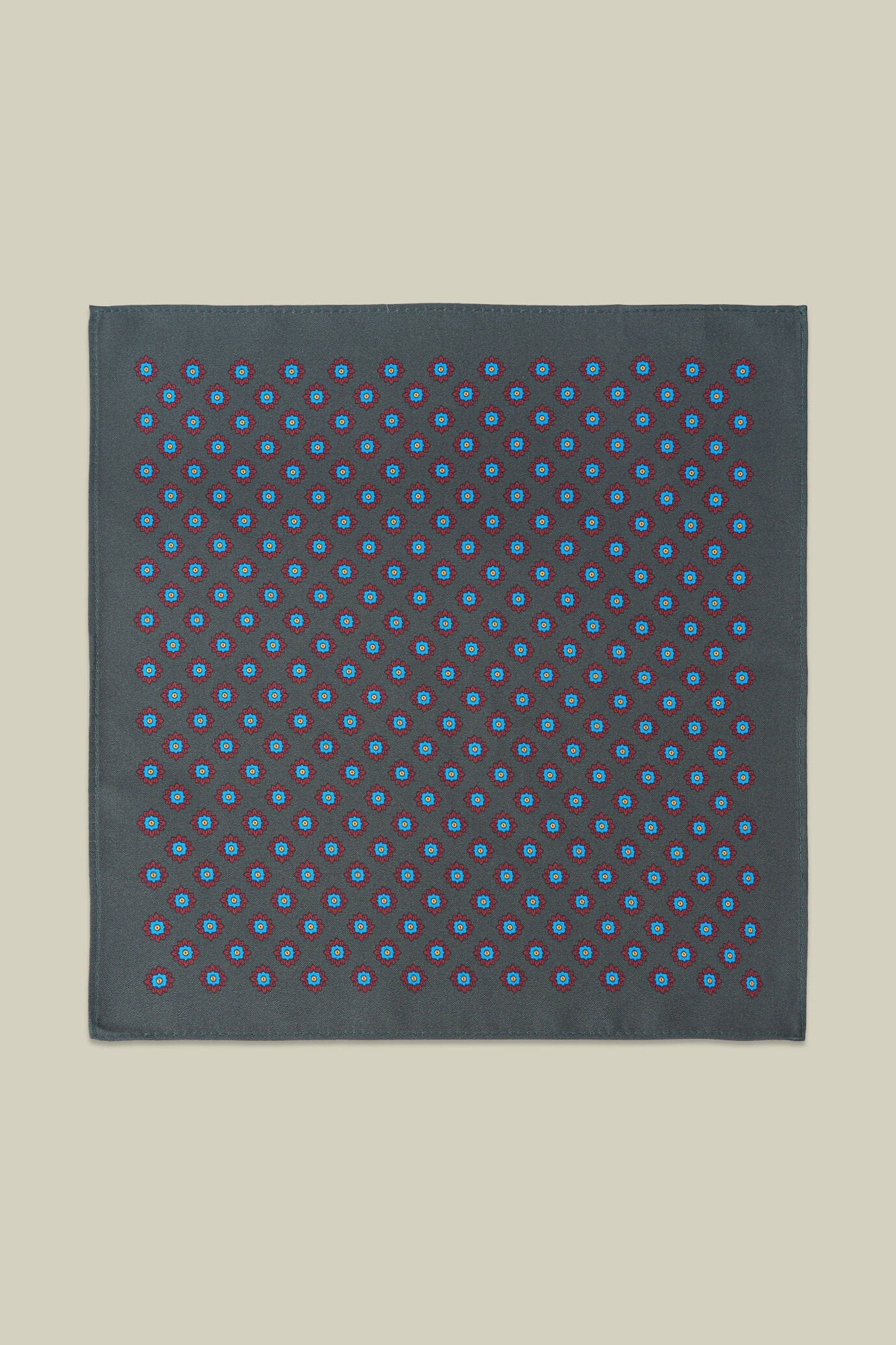 Men's pocket square with geometric pattern