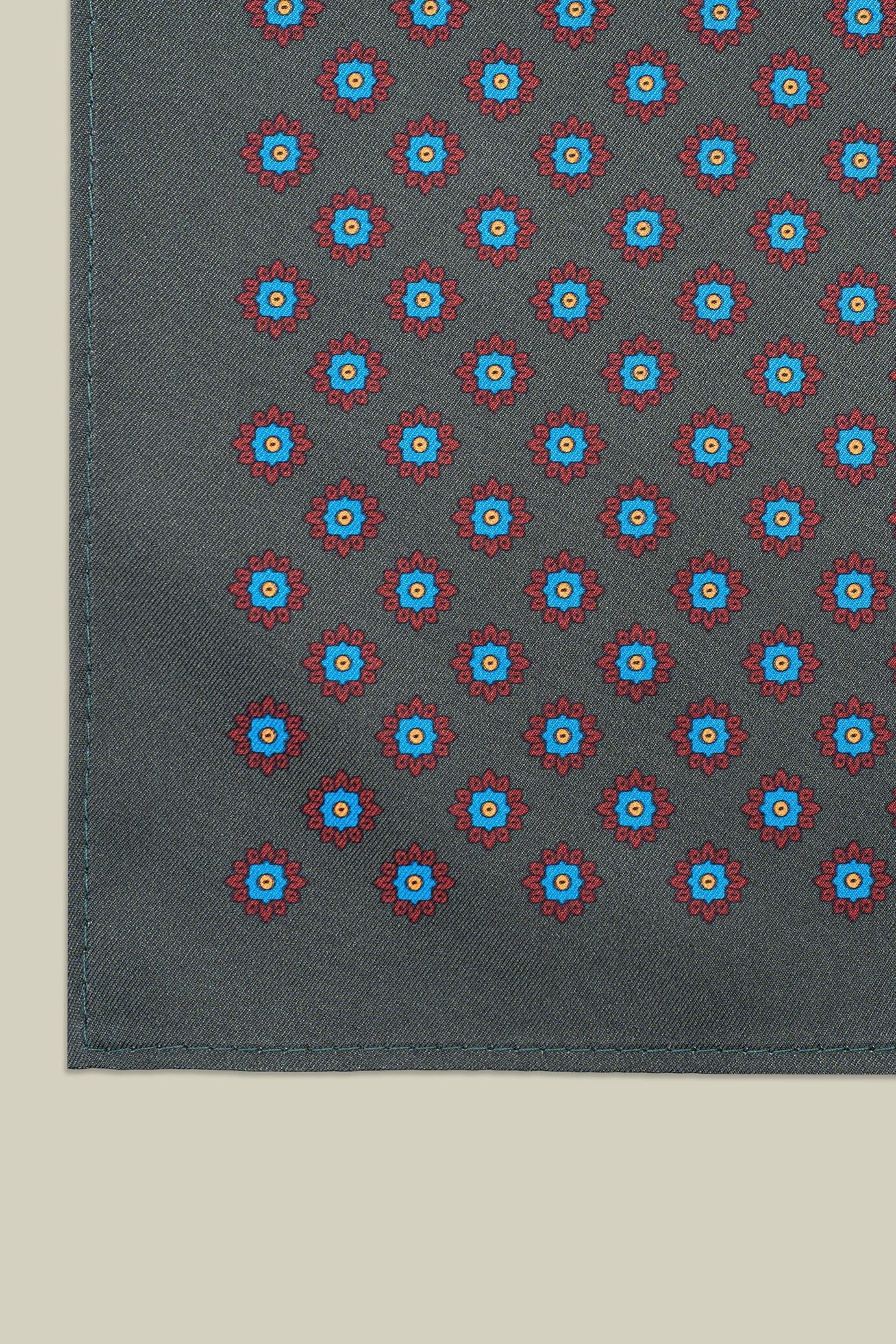 Men's pocket square with geometric pattern