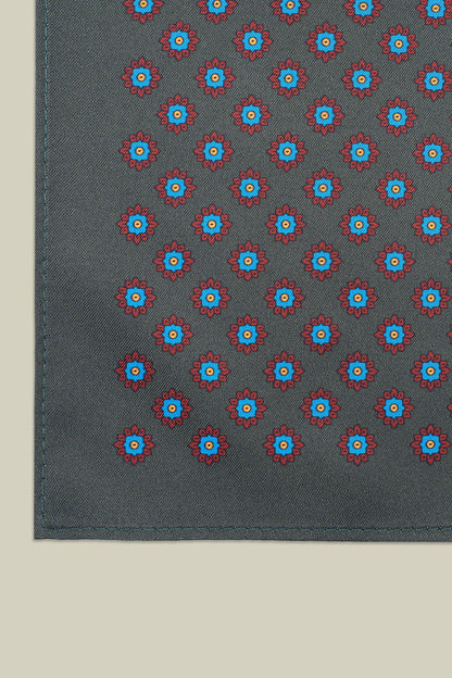 Men's pocket square with geometric pattern
