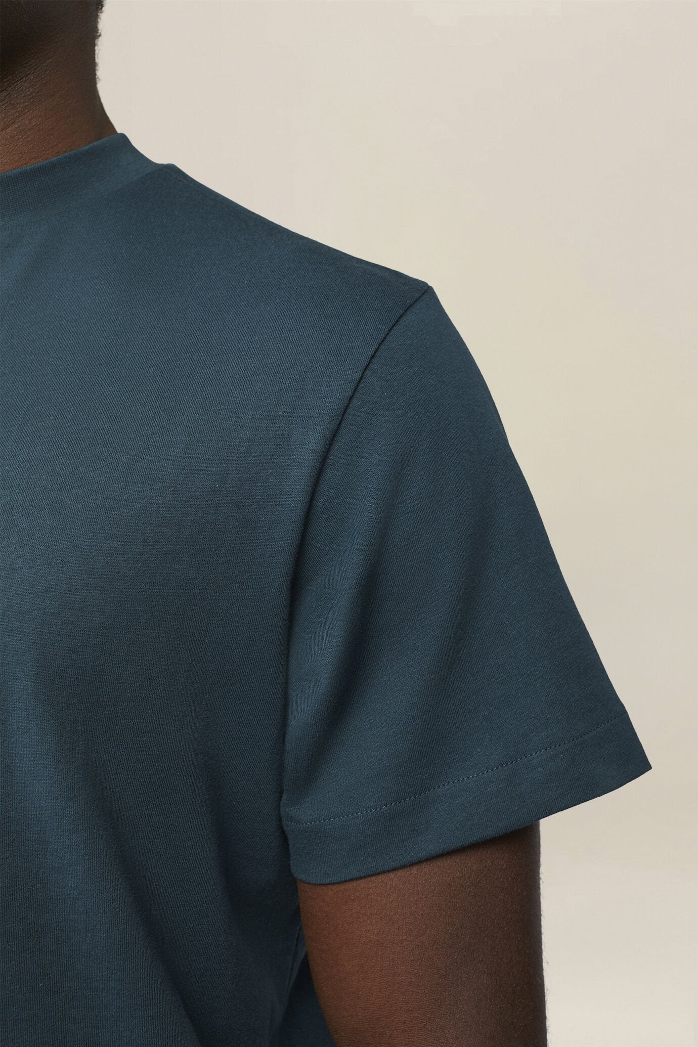 Men's T-shirt in 100% cotton jersey with slightly high neck