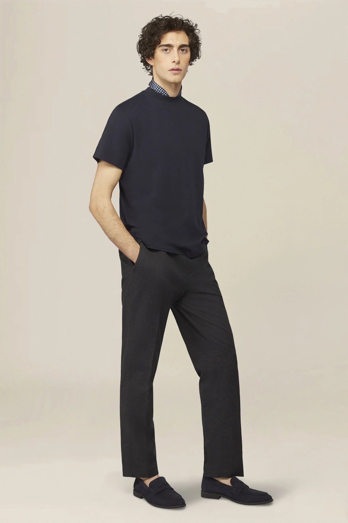 Men's T-shirt in 100% cotton jersey with slightly high neck