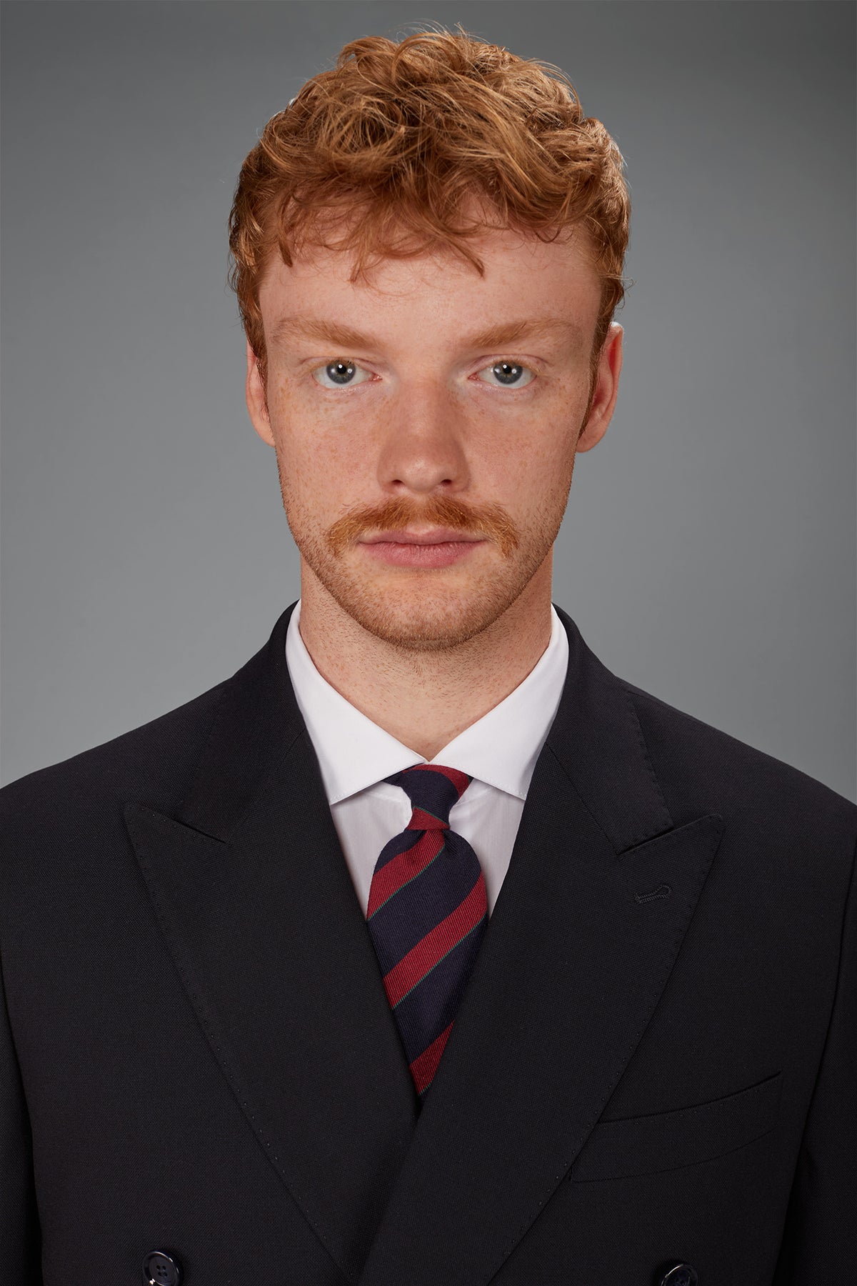 Men’s double-breasted suit in a plain fabric with dobby weave regular fit