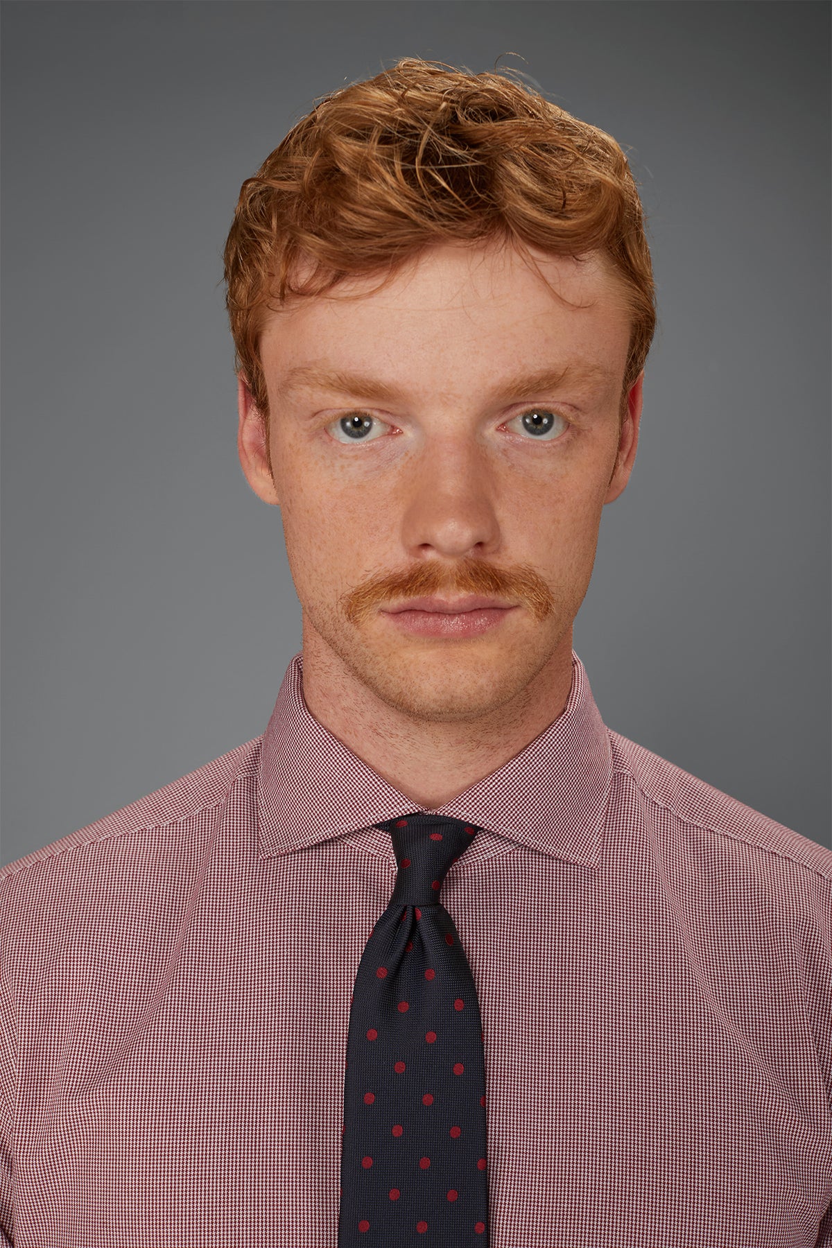 Men’s tie with geometric polka dots