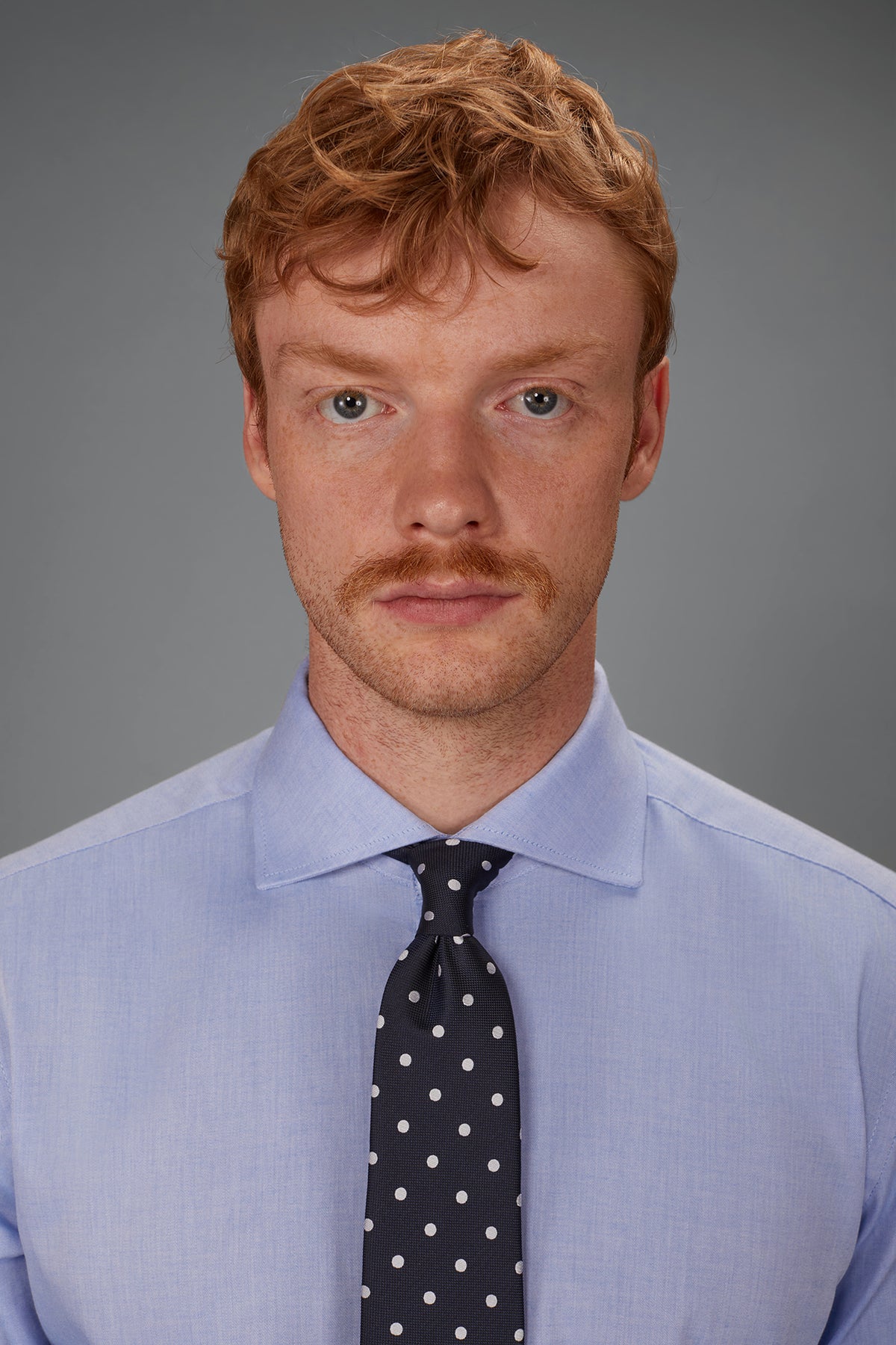 Men’s tie with geometric polka dots