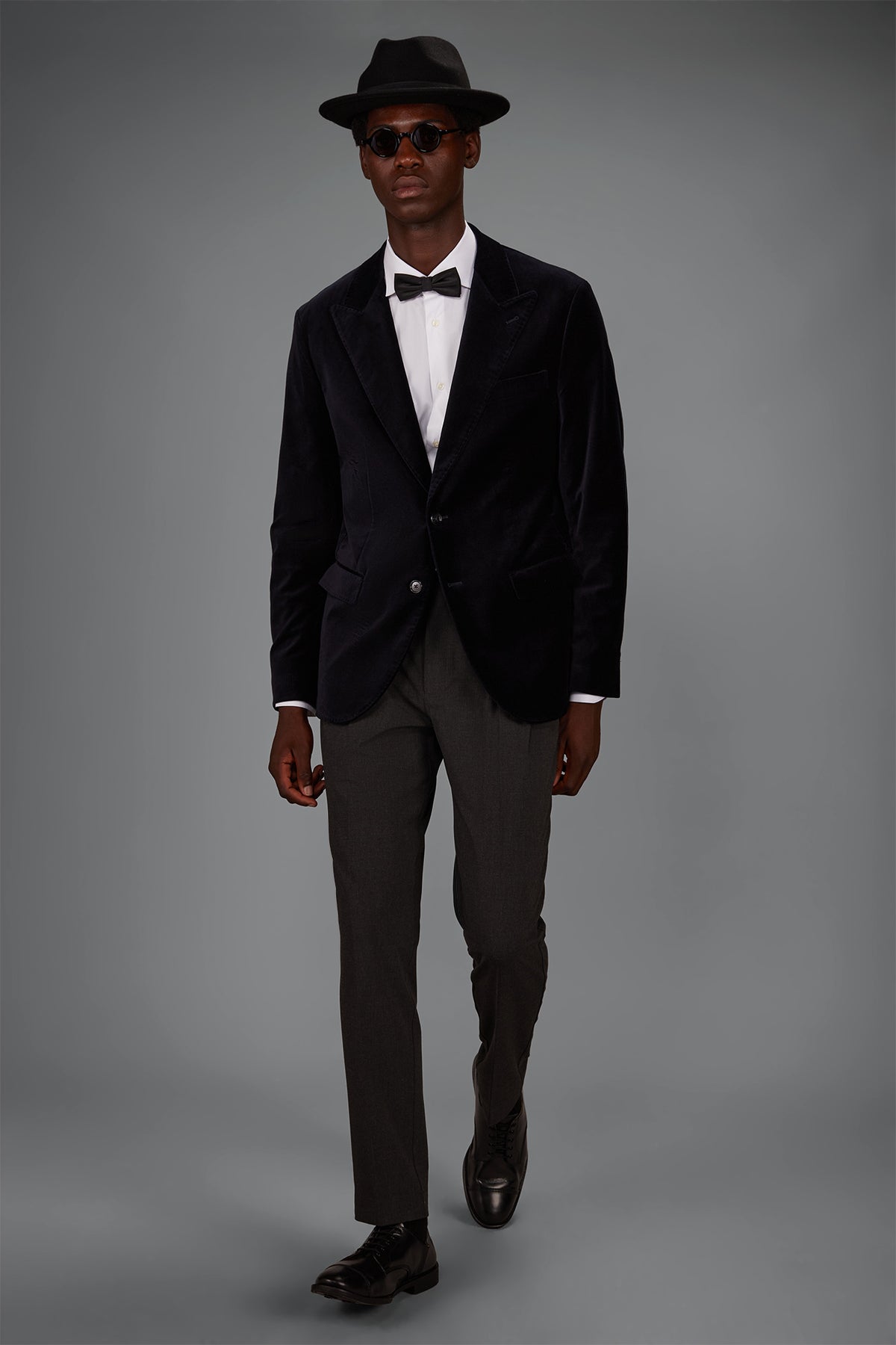 Men's regular fit single-breasted jacket in cotton velvet with peak lapels
